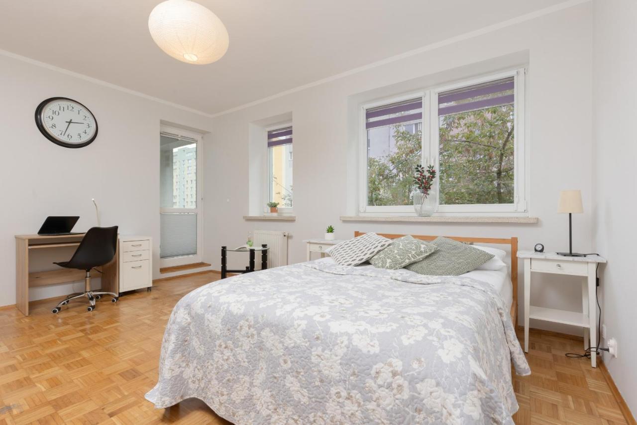Studio Bielany With Home Office Near Metro Station By Noclegi Renters Warsawa Bagian luar foto