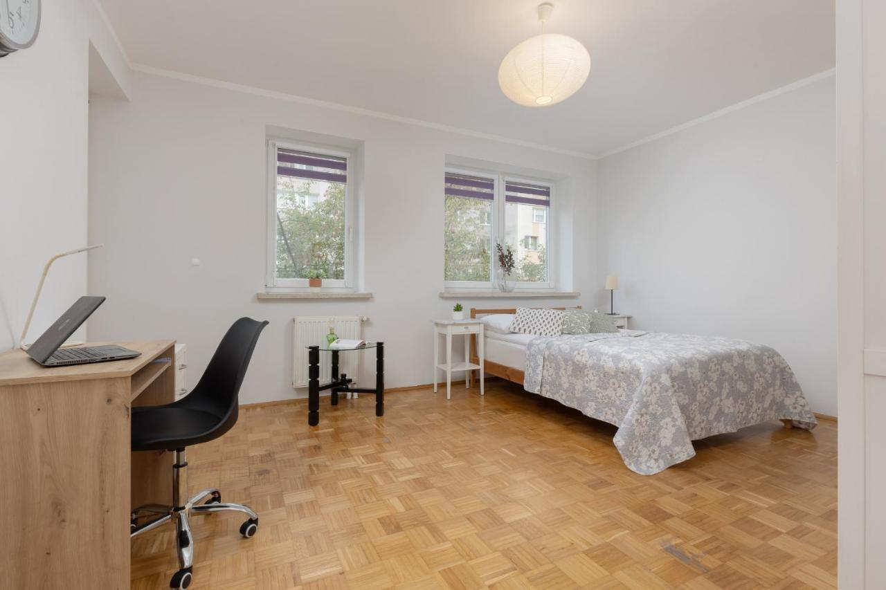Studio Bielany With Home Office Near Metro Station By Noclegi Renters Warsawa Bagian luar foto