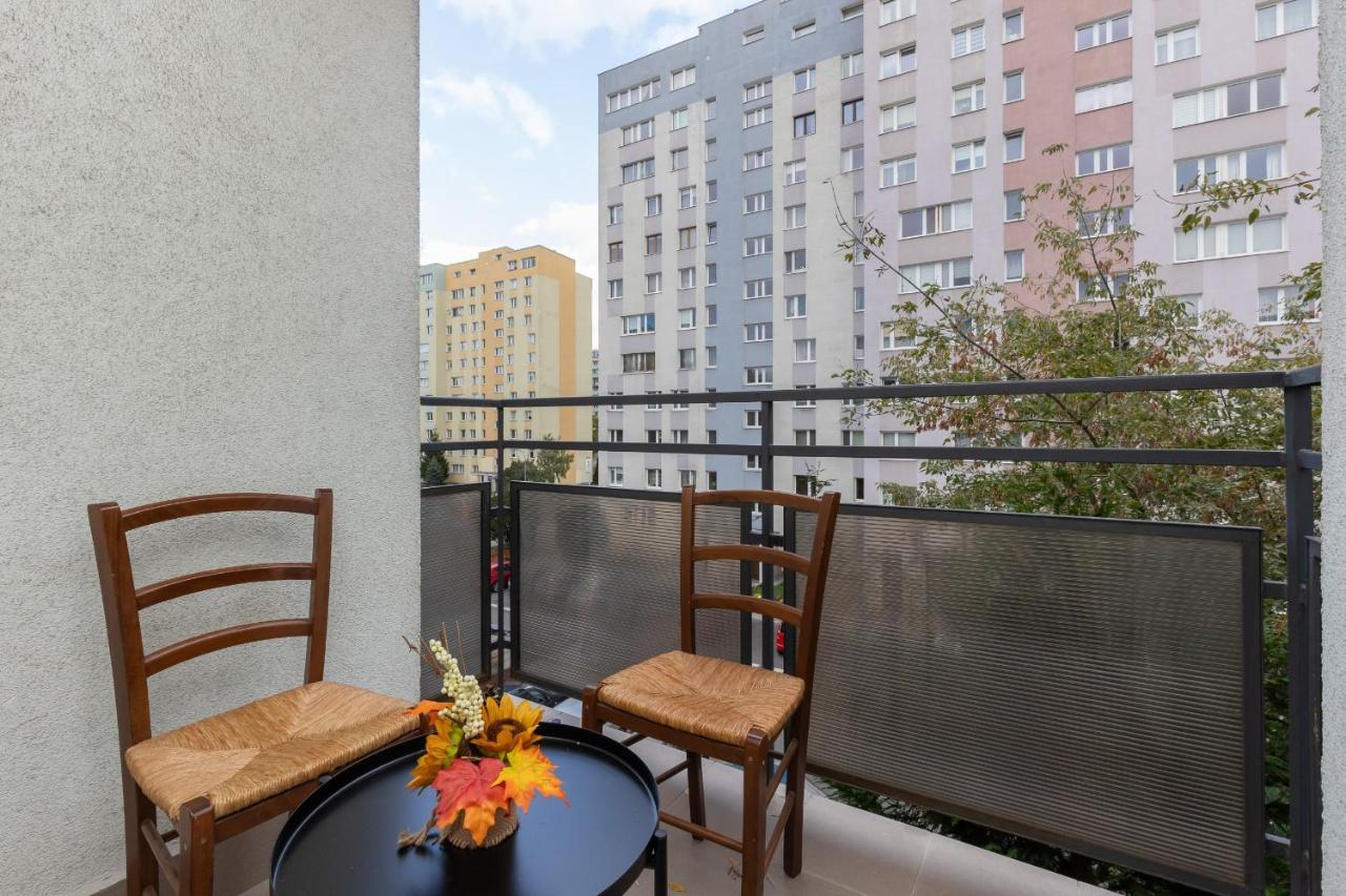 Studio Bielany With Home Office Near Metro Station By Noclegi Renters Warsawa Bagian luar foto