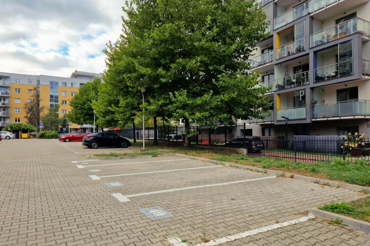 Studio Bielany With Home Office Near Metro Station By Noclegi Renters Warsawa Bagian luar foto