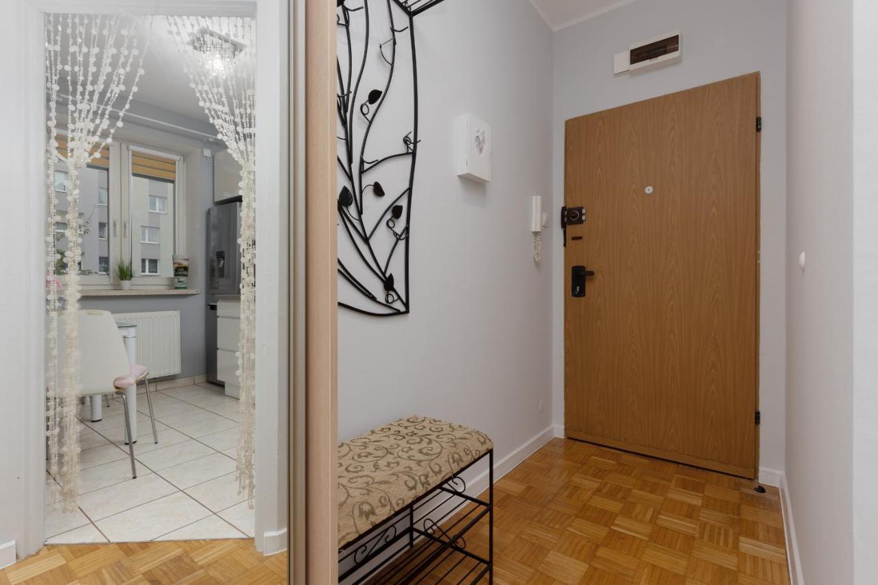 Studio Bielany With Home Office Near Metro Station By Noclegi Renters Warsawa Bagian luar foto